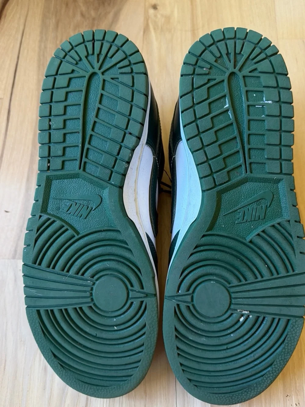 Nike Men’s Low-Top Sneakers - Forest Green & White